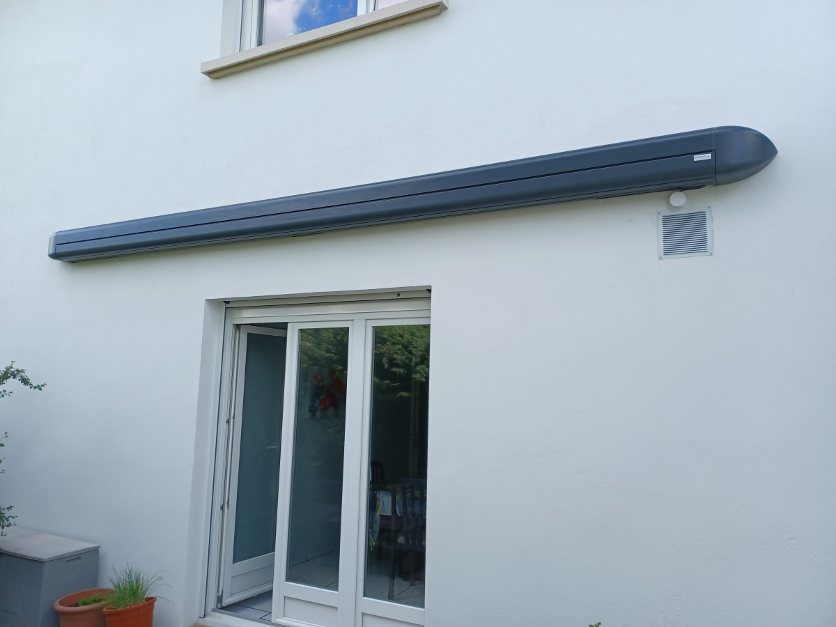 Store de terrasse ONX 4 vitrine porte bar Alsace Astralu